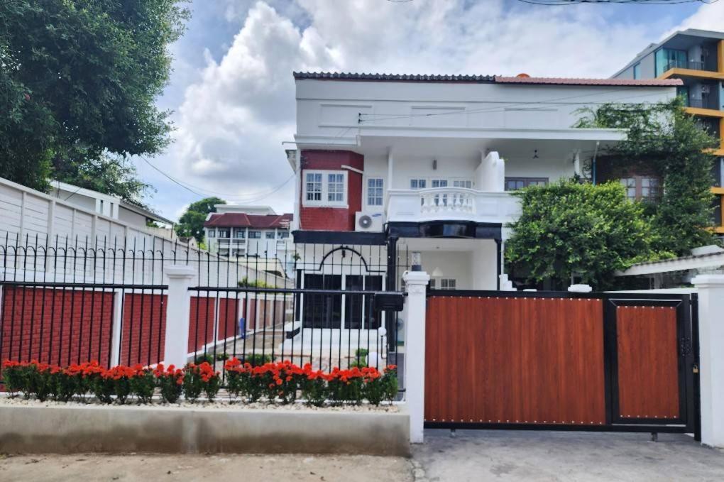 Boxsoon Nimman 2 # 4Beds 3Baths Villa Chiang Mai Luaran gambar