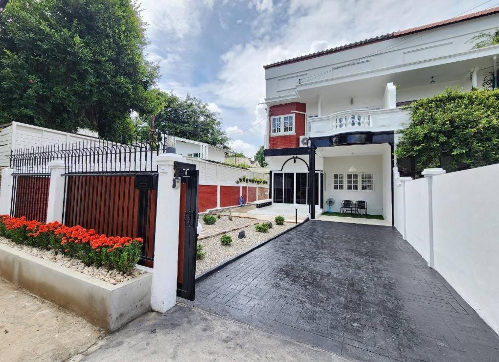 Boxsoon Nimman 2 # 4Beds 3Baths Villa Chiang Mai Luaran gambar